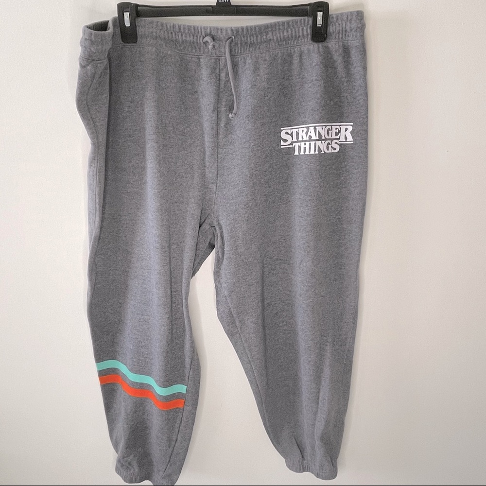 Stranger things 3x gray sweatpants